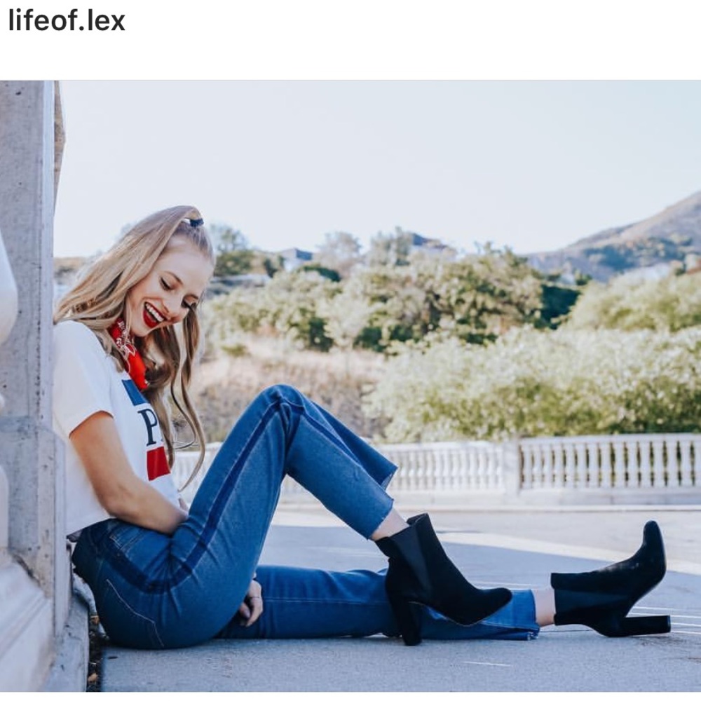 High Rise Two Tone Jeans Size 25 Only Worn Once